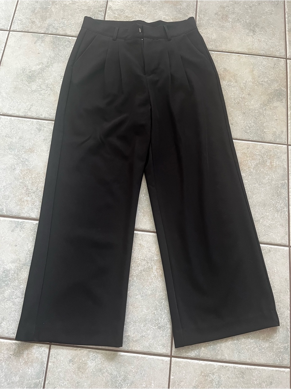 Shein women’s black pleated dress pant M
